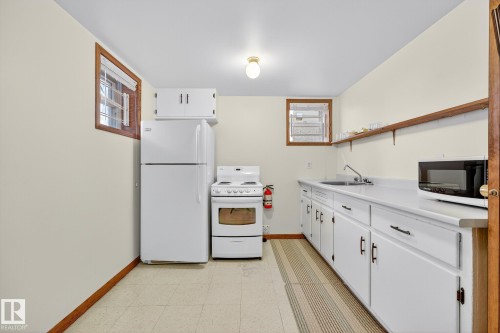 7707 111 Street, Edmonton, AB - Indoor Photo Showing Kitchen