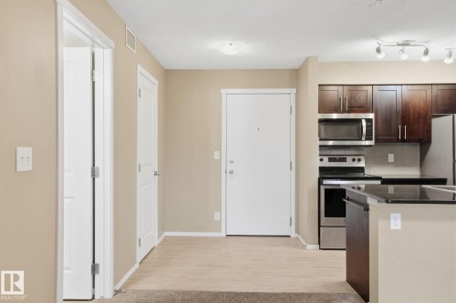 335 3315 James Mowatt Trail, Edmonton, AB - Indoor Photo Showing Kitchen