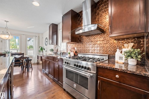 753 173B Street, Edmonton, AB - Indoor Photo Showing Kitchen With Upgraded Kitchen