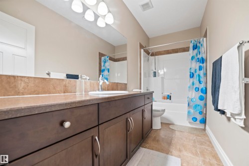 753 173B Street, Edmonton, AB - Indoor Photo Showing Bathroom