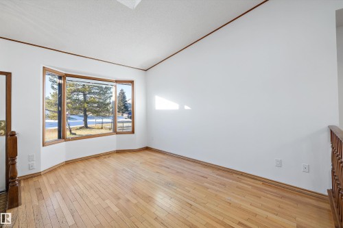 10652 10 Avenue, Edmonton, AB - Indoor Photo Showing Other Room