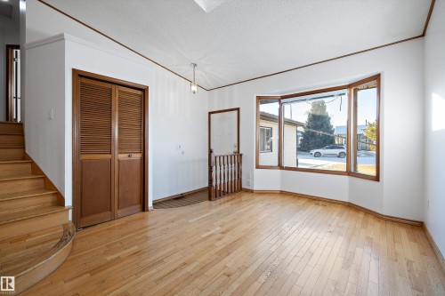 10652 10 Avenue, Edmonton, AB - Indoor Photo Showing Other Room
