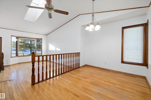 10652 10 Avenue, Edmonton, AB - Indoor Photo Showing Other Room