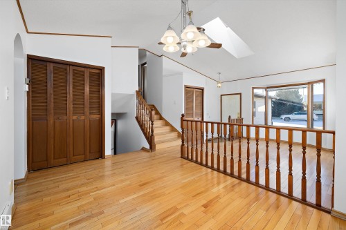 10652 10 Avenue, Edmonton, AB - Indoor Photo Showing Other Room