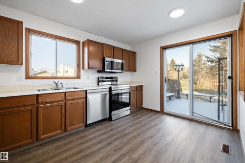 10652 10 Avenue, Edmonton, AB - Indoor Photo Showing Kitchen With Double Sink