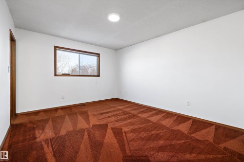 10652 10 Avenue, Edmonton, AB - Indoor Photo Showing Other Room