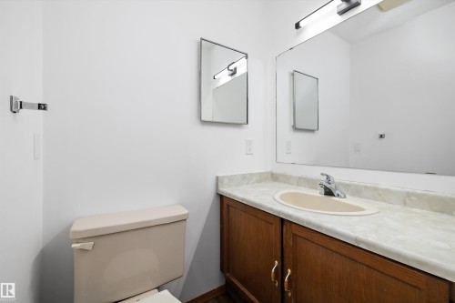 10652 10 Avenue, Edmonton, AB - Indoor Photo Showing Bathroom