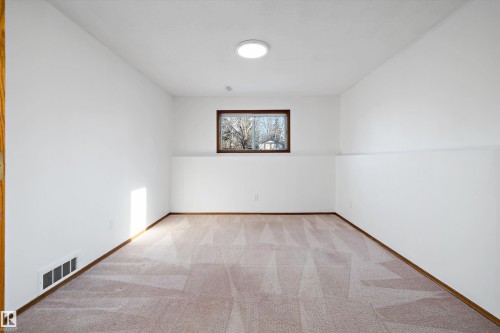10652 10 Avenue, Edmonton, AB - Indoor Photo Showing Other Room
