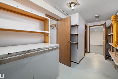 10652 10 Avenue, Edmonton, AB - Indoor Photo Showing Laundry Room