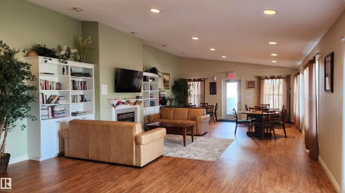 4000 Aspen Way, Leduc, AB - Indoor Photo Showing Living Room
