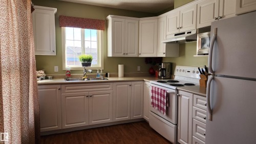 4000 Aspen Way, Leduc, AB - Indoor Photo Showing Kitchen With Double Sink