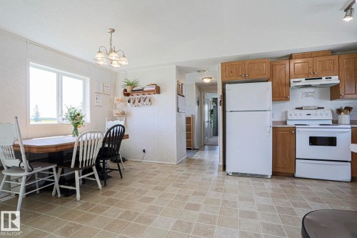 4000 Aspen Way, Leduc, AB - Indoor Photo Showing Kitchen