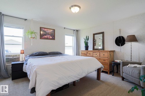 4000 Aspen Way, Leduc, AB - Indoor Photo Showing Bedroom