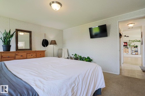 4000 Aspen Way, Leduc, AB - Indoor Photo Showing Bedroom