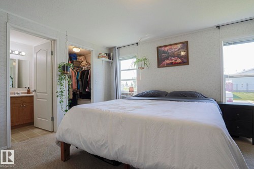 4000 Aspen Way, Leduc, AB - Indoor Photo Showing Bedroom