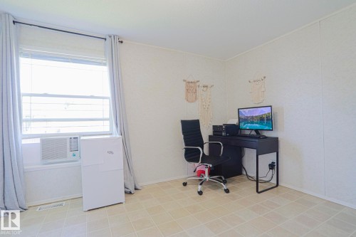 4000 Aspen Way, Leduc, AB - Indoor Photo Showing Office