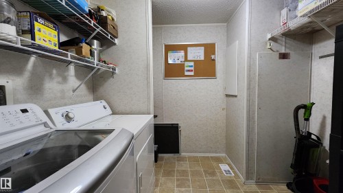 4000 Aspen Way, Leduc, AB - Indoor Photo Showing Laundry Room