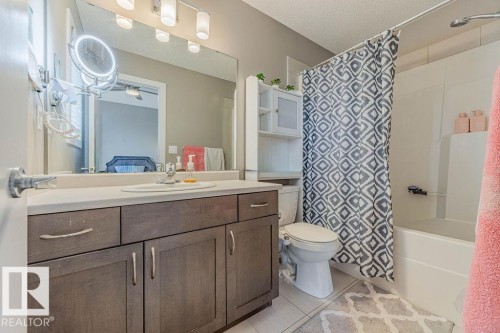 7386 Edgemont Way, Edmonton, AB - Indoor Photo Showing Bathroom