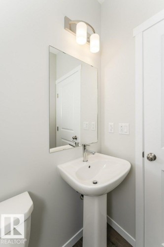 2357 Egret Way, Edmonton, AB - Indoor Photo Showing Bathroom