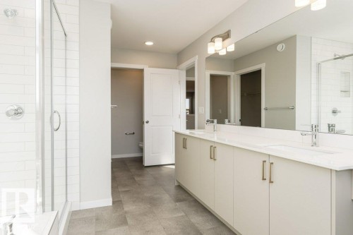 2357 Egret Way, Edmonton, AB - Indoor Photo Showing Bathroom