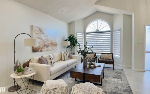 15508 69 Street, Edmonton, AB - Indoor Photo Showing Living Room
