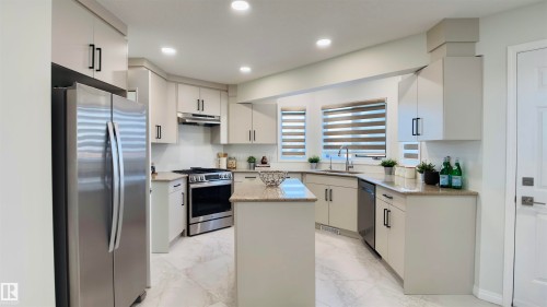 15508 69 Street, Edmonton, AB - Indoor Photo Showing Kitchen With Stainless Steel Kitchen With Upgraded Kitchen