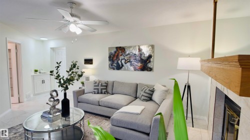 15508 69 Street, Edmonton, AB - Indoor Photo Showing Living Room