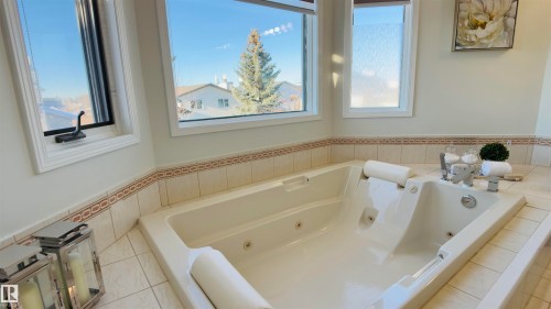 15508 69 Street, Edmonton, AB - Indoor Photo Showing Bathroom