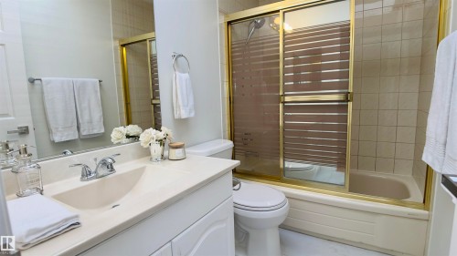 15508 69 Street, Edmonton, AB - Indoor Photo Showing Bathroom