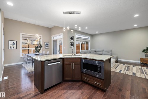 1445 Wates Link, Edmonton, AB - Indoor Photo Showing Kitchen