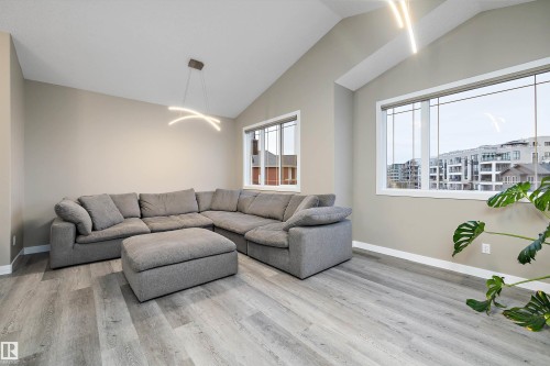1445 Wates Link, Edmonton, AB - Indoor Photo Showing Living Room