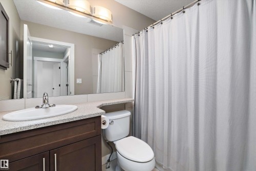1445 Wates Link, Edmonton, AB - Indoor Photo Showing Bathroom
