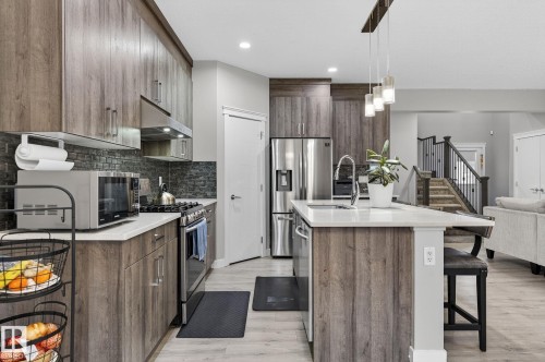 149 Awentia Street, Leduc, AB - Indoor Photo Showing Kitchen With Upgraded Kitchen