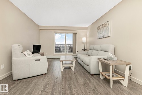 413 6084 Stanton Drive, Edmonton, AB - Indoor Photo Showing Living Room