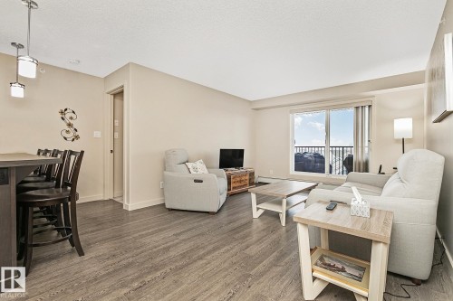 413 6084 Stanton Drive, Edmonton, AB - Indoor Photo Showing Living Room