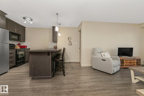 413 6084 Stanton Drive, Edmonton, AB - Indoor Photo Showing Kitchen