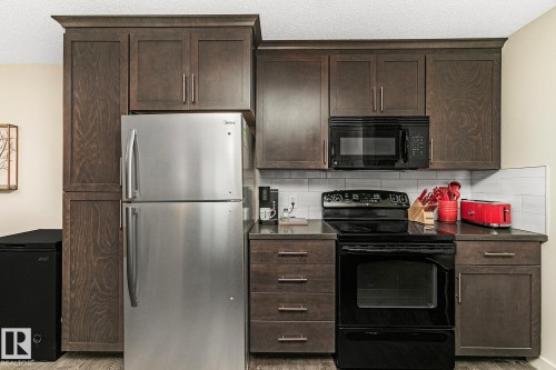 413 6084 Stanton Drive, Edmonton, AB - Indoor Photo Showing Kitchen