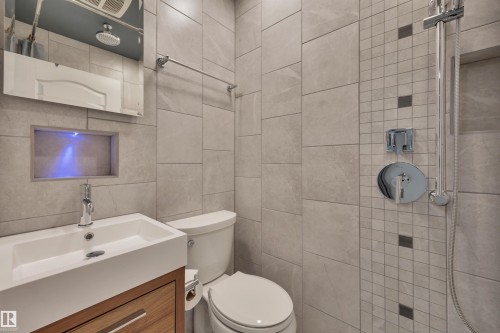 861 Southfork Green, Leduc, AB - Indoor Photo Showing Bathroom