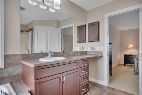 861 Southfork Green, Leduc, AB - Indoor Photo Showing Bathroom