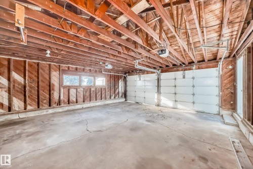 5021 47 Street, Daysland, AB - Indoor Photo Showing Garage