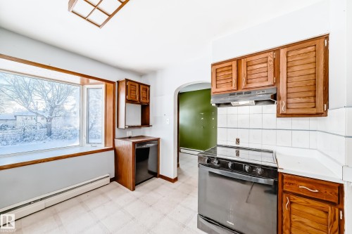 5021 47 Street, Daysland, AB - Indoor Photo Showing Kitchen