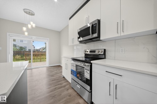 575 Reynalds Wynd S, Leduc, AB - Indoor Photo Showing Kitchen