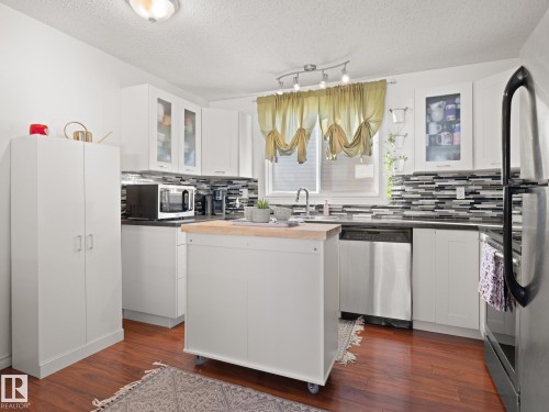3607 44 Avenue, Edmonton, AB - Indoor Photo Showing Kitchen
