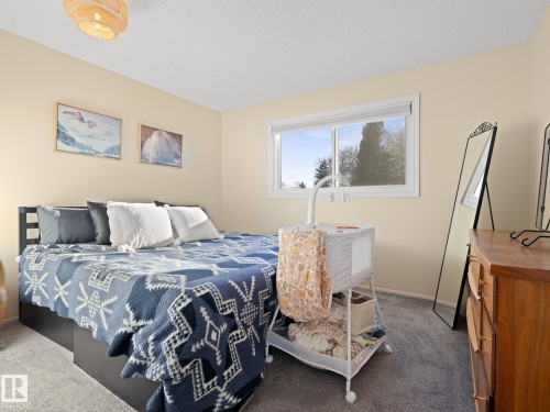 3607 44 Avenue, Edmonton, AB - Indoor Photo Showing Bedroom