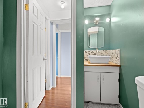 3607 44 Avenue, Edmonton, AB - Indoor Photo Showing Bathroom