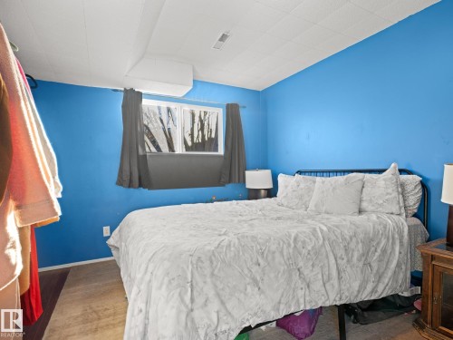 3607 44 Avenue, Edmonton, AB - Indoor Photo Showing Bedroom