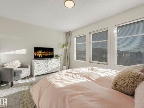 4049 Allan Crescent, Edmonton, AB - Indoor Photo Showing Bedroom