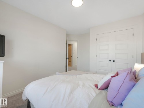 4049 Allan Crescent, Edmonton, AB - Indoor Photo Showing Bedroom