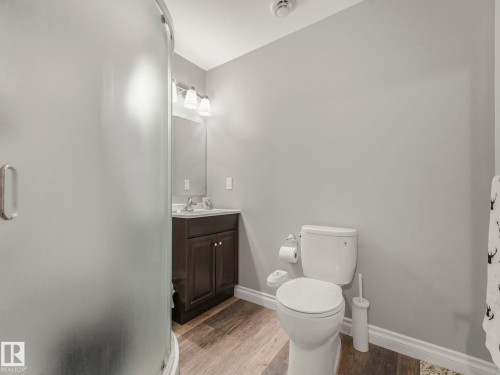 4049 Allan Crescent, Edmonton, AB - Indoor Photo Showing Bathroom