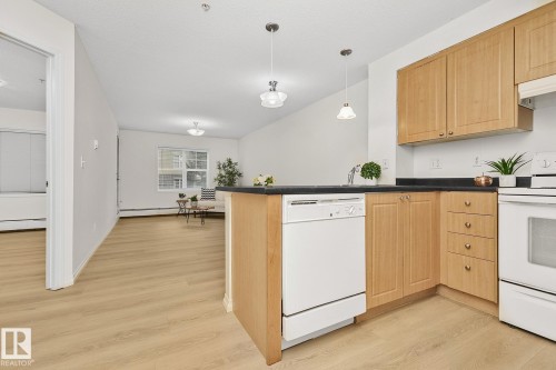 112 630 Mcallister Loop, Edmonton, AB - Indoor Photo Showing Kitchen